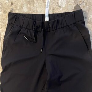 NWT Lululemon On the Fly leg pant Size 6T